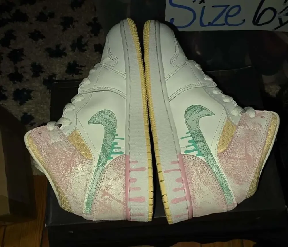 Nike Air Jordan 1 Mid SE Size 6.5Y Paint Drip Ice Cream